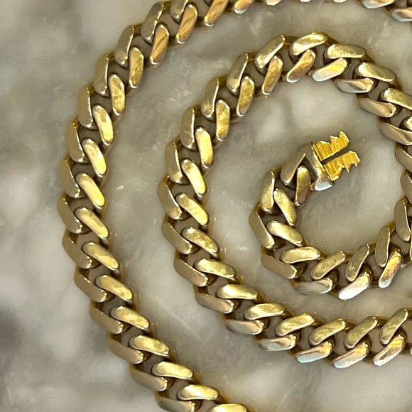 10K Gold Wide Chunky Cuban Link Necklace about 9mm wide 22 inches long. Strong! - Picture 4 of 15